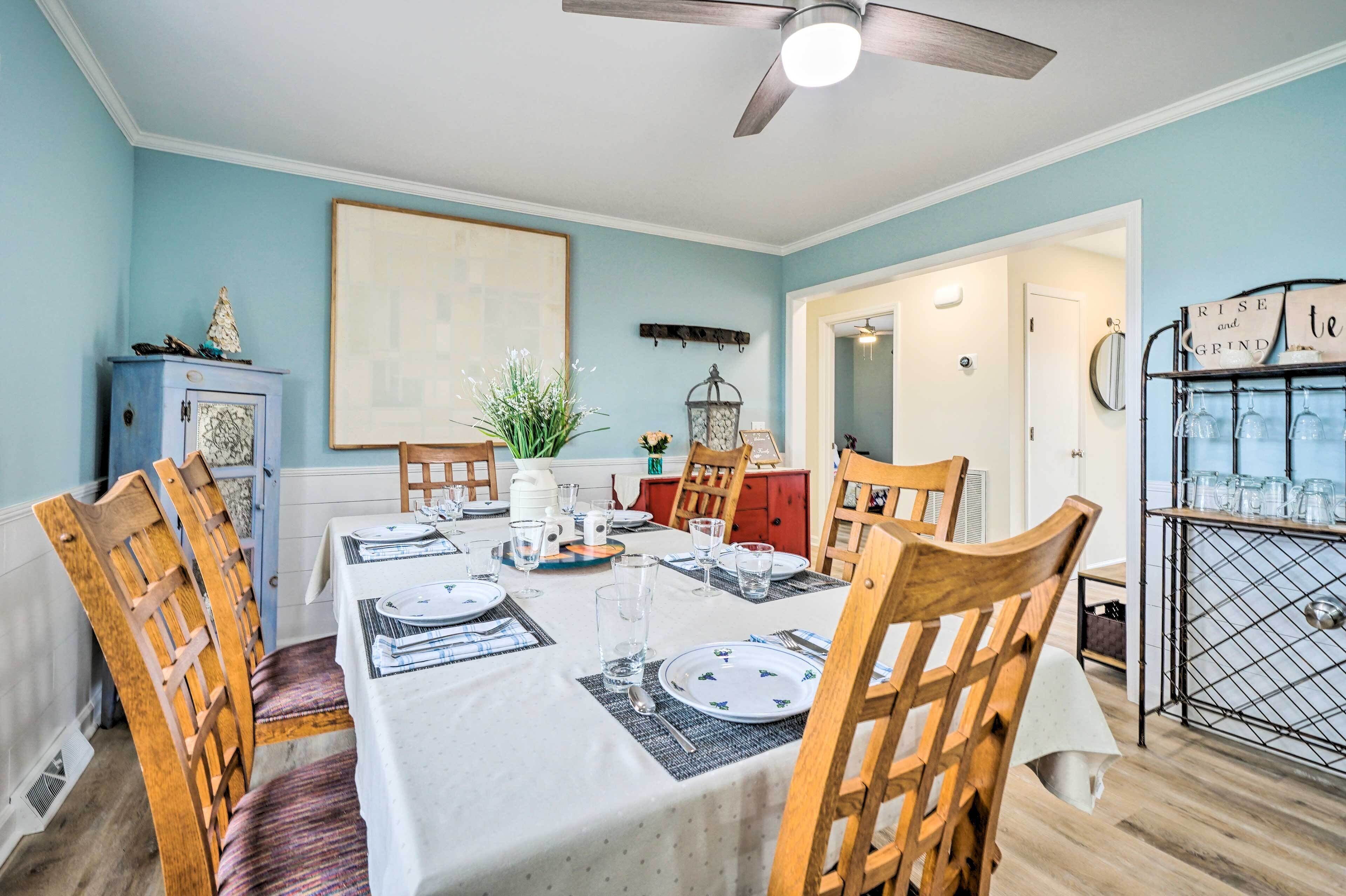 Cozy Wilmington Vacation Rental: 10 Mi to Beach!