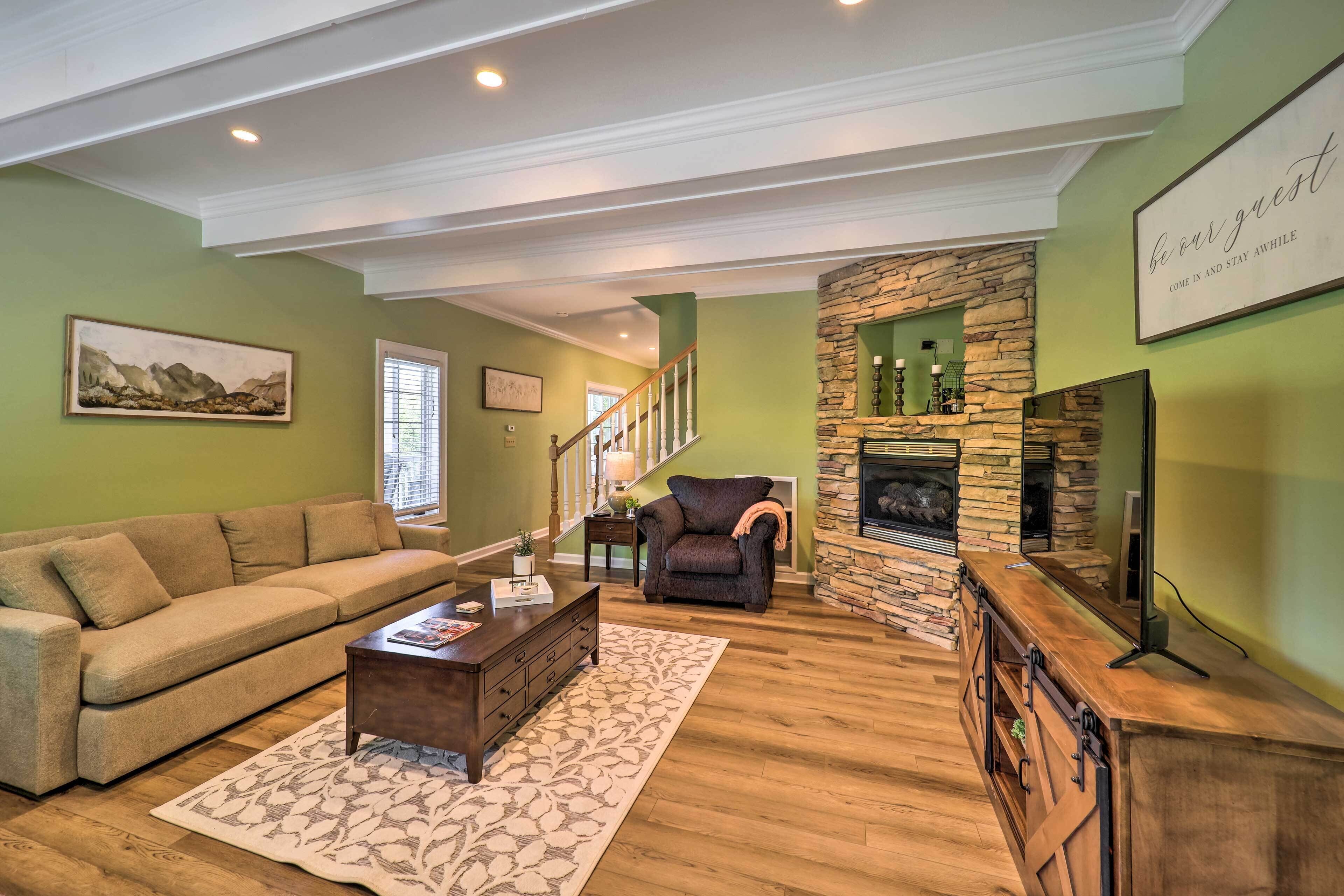 アパートメント (3 Bedrooms) | リビング エリア | テレビ、暖炉