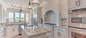 Chic Ranch Villa < 5 Mi to Lake Ray Roberts!