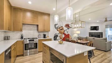 Apartment (3 Bedrooms) | Front of property