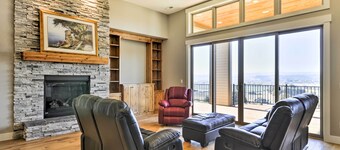 Chic Willamette Valley Home w/ Deck & Vineyard!