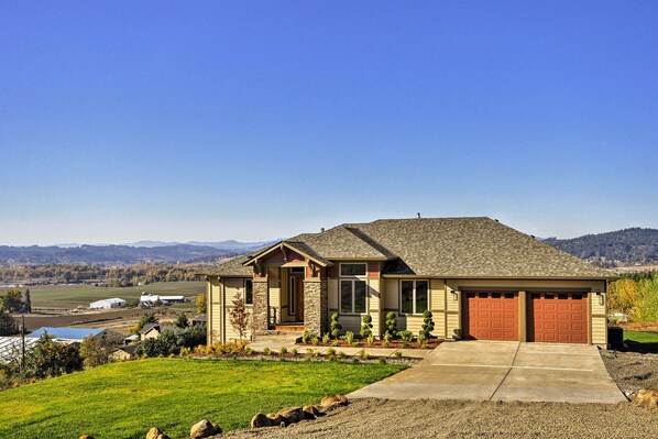 House (3 Bedrooms) | Front of property