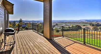 Chic Willamette Valley Home w/ Deck & Vineyard!