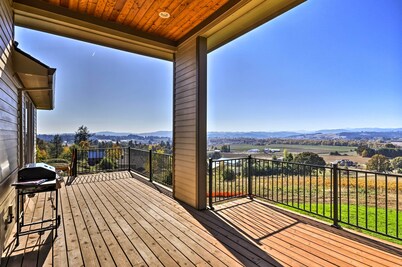Chic Willamette Valley Home w/ Deck & Vineyard!