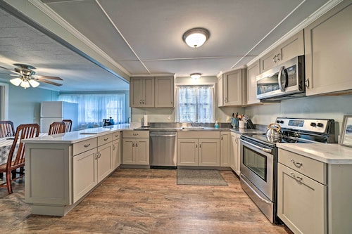 Boat & Ski: Home on Edinboro Lake w/ Grill!