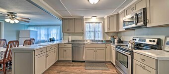 Boat & Ski: Home on Edinboro Lake w/ Grill!