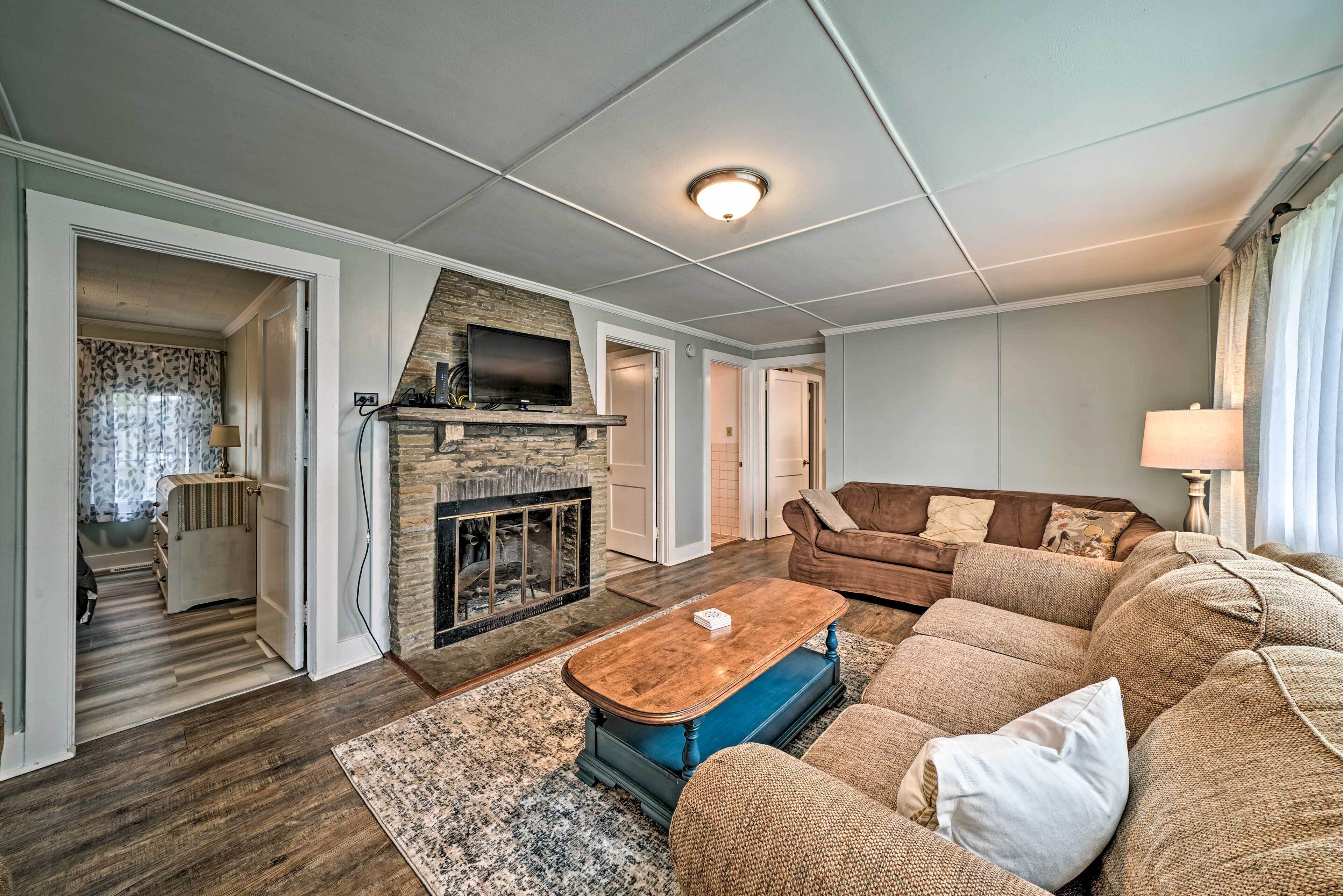 Dreamy Waterfront Home w/ Grill: Boat & Ski!