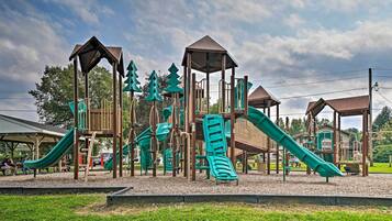 House (6 Bedrooms) | Interior