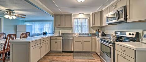 House (6 Bedrooms) | Interior