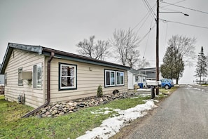 Exterior - Cozy & Rustic Cottage With Houghton Lake Access! (Houghton Lake)