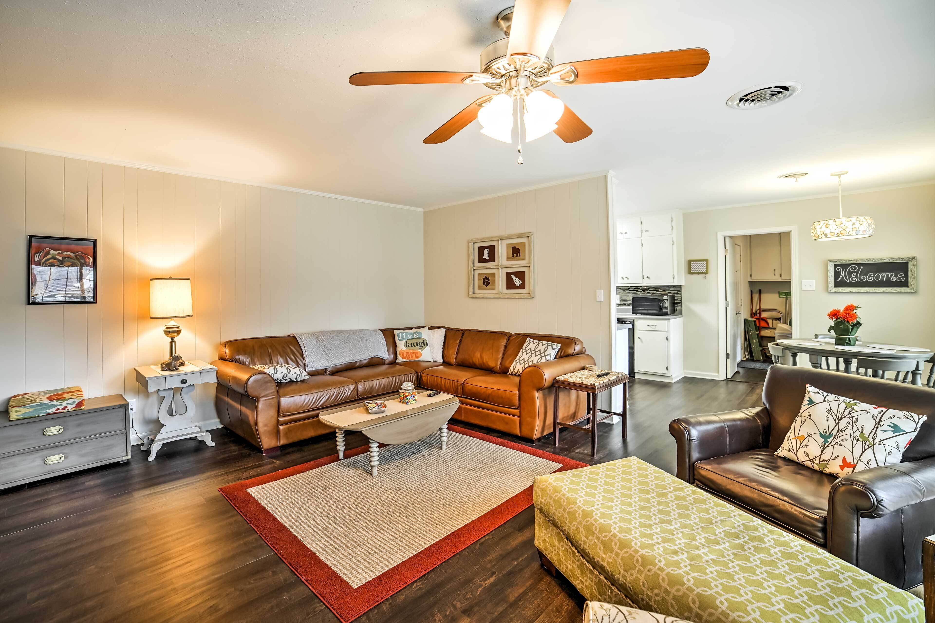 Charming Starkville House w/ Yard - 2 Mi to Msu!