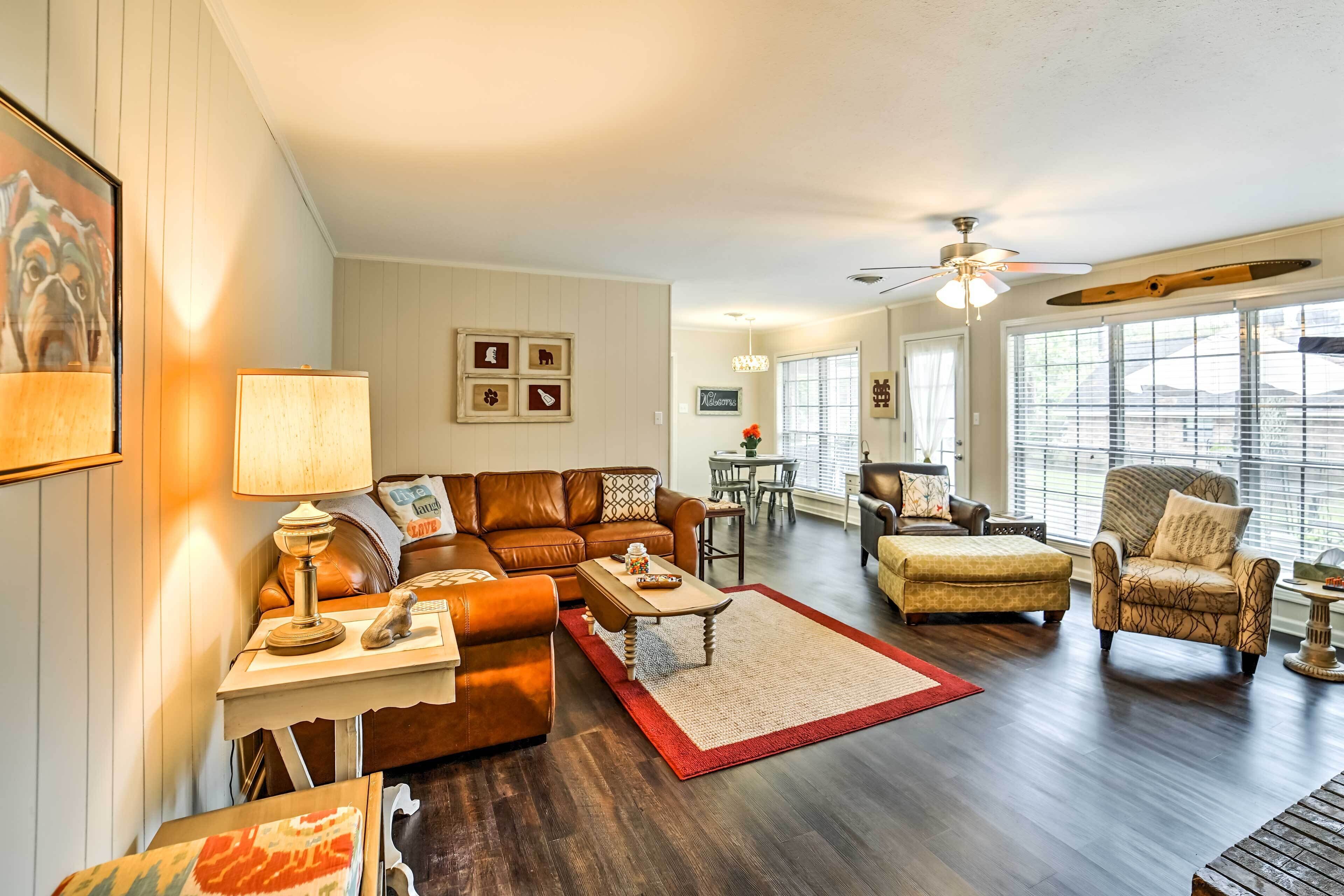 Charming Starkville House w/ Yard - 2 Mi to Msu!