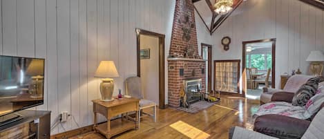 House (2 Bedrooms) | Interior