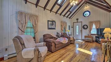 House (2 Bedrooms) | Interior