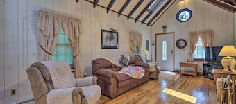 Dog-friendly Waretown Home w/ Furnished Deck!