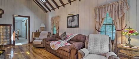 House (2 Bedrooms) | Interior