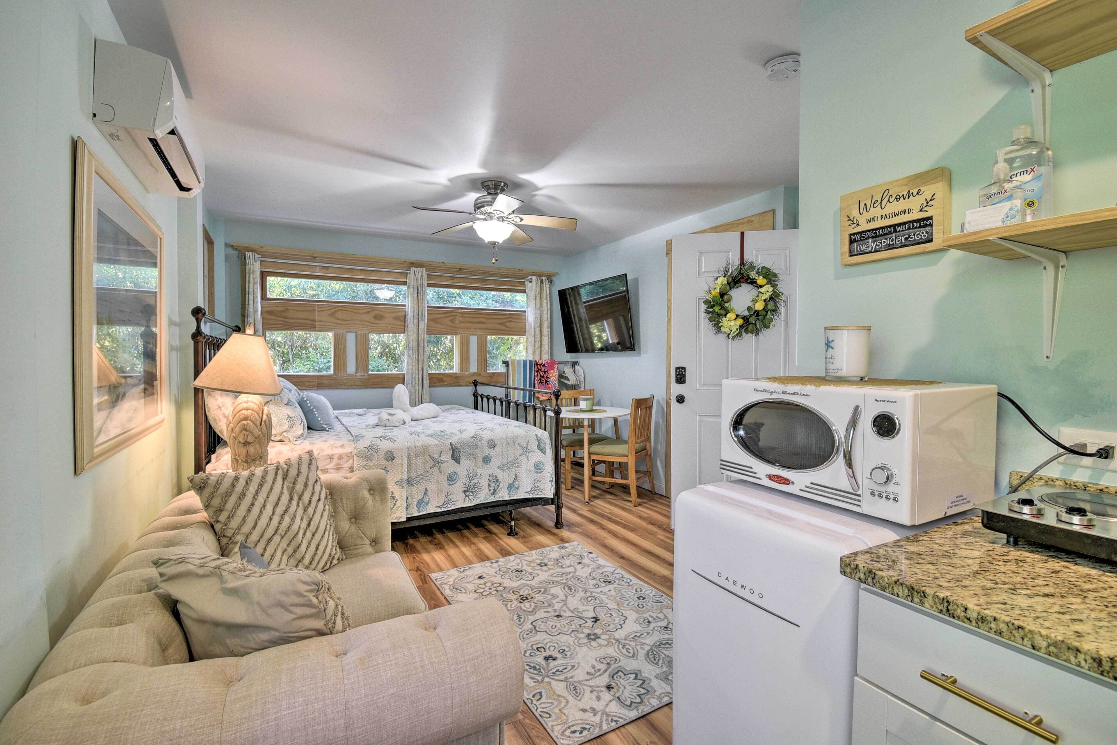 Dreamy, Coastal Studio Paradise w/ Hot Tub!