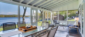 Family Friendly! Lakefront Tully Getaway w/ Porch