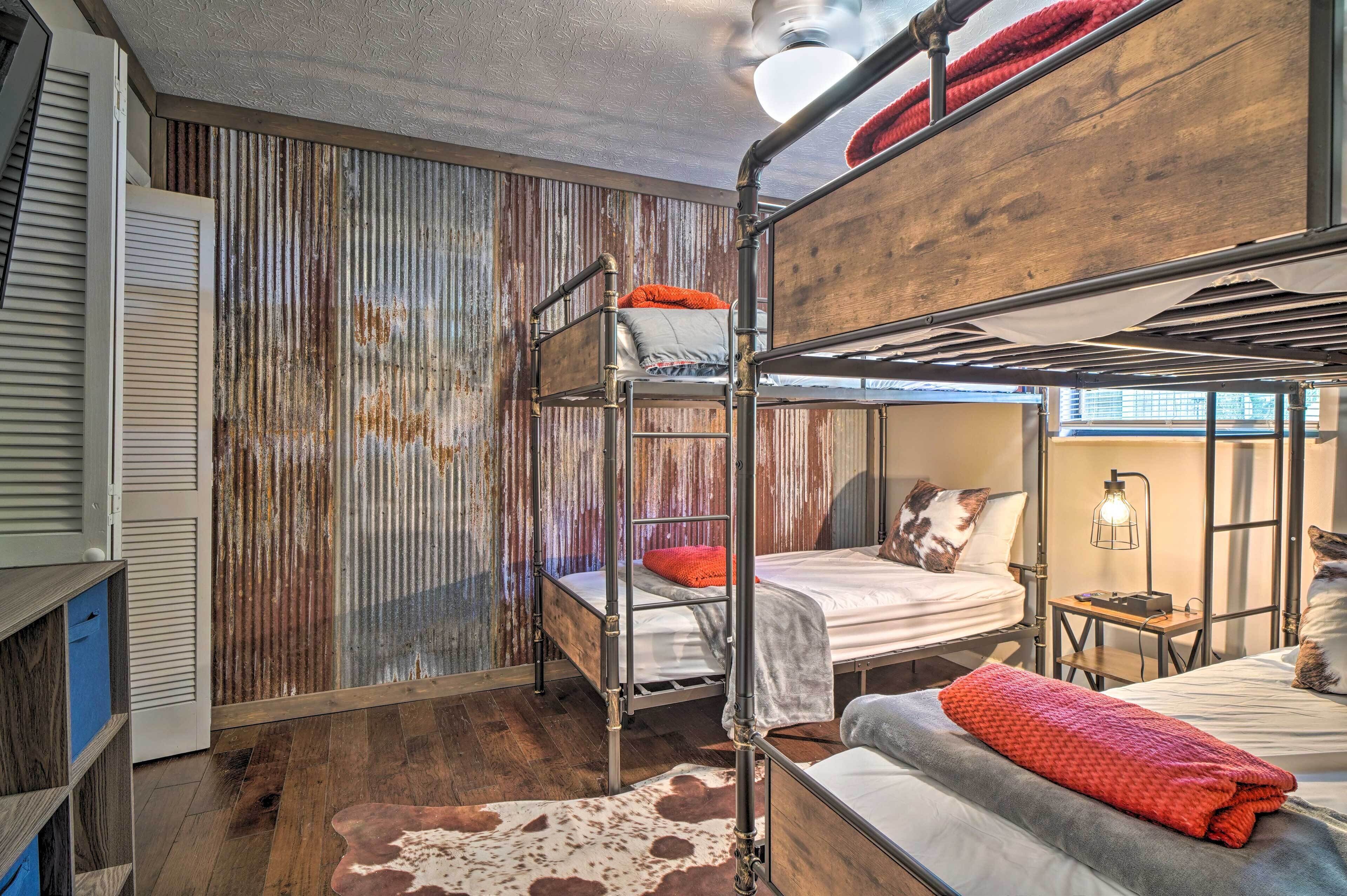 Gatlinburg Cabin: Yard, Fire Pit + Game Room!