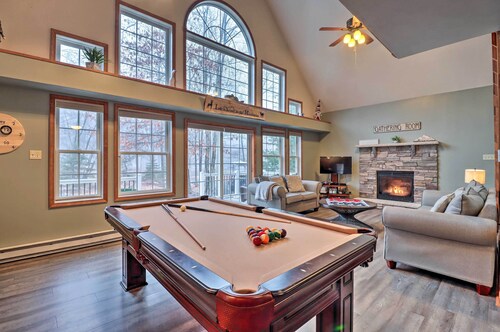 Pocono Hot Tub Chalet Lake Access Sleeps 10