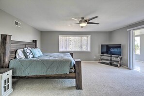 House (3 Bedrooms) | Interior - Escondido Hilltop Home w/ Deck & Views! (San Marcos)