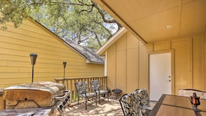 An outdoor patio with a grill, chairs, and a table. - Family Retreat ~ 1 Mi to Hill Country Mile! (Boerne)