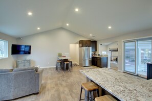 House (5 Bedrooms) | Interior