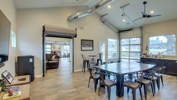 House (5 Bedrooms) | Interior