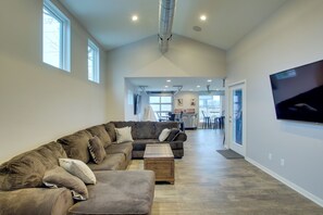 House (5 Bedrooms) | Interior - Green Bay Getaway Near Lambeau Field & Resch! (Green Bay)