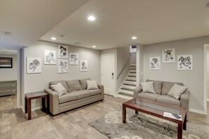 House (5 Bedrooms) | Interior