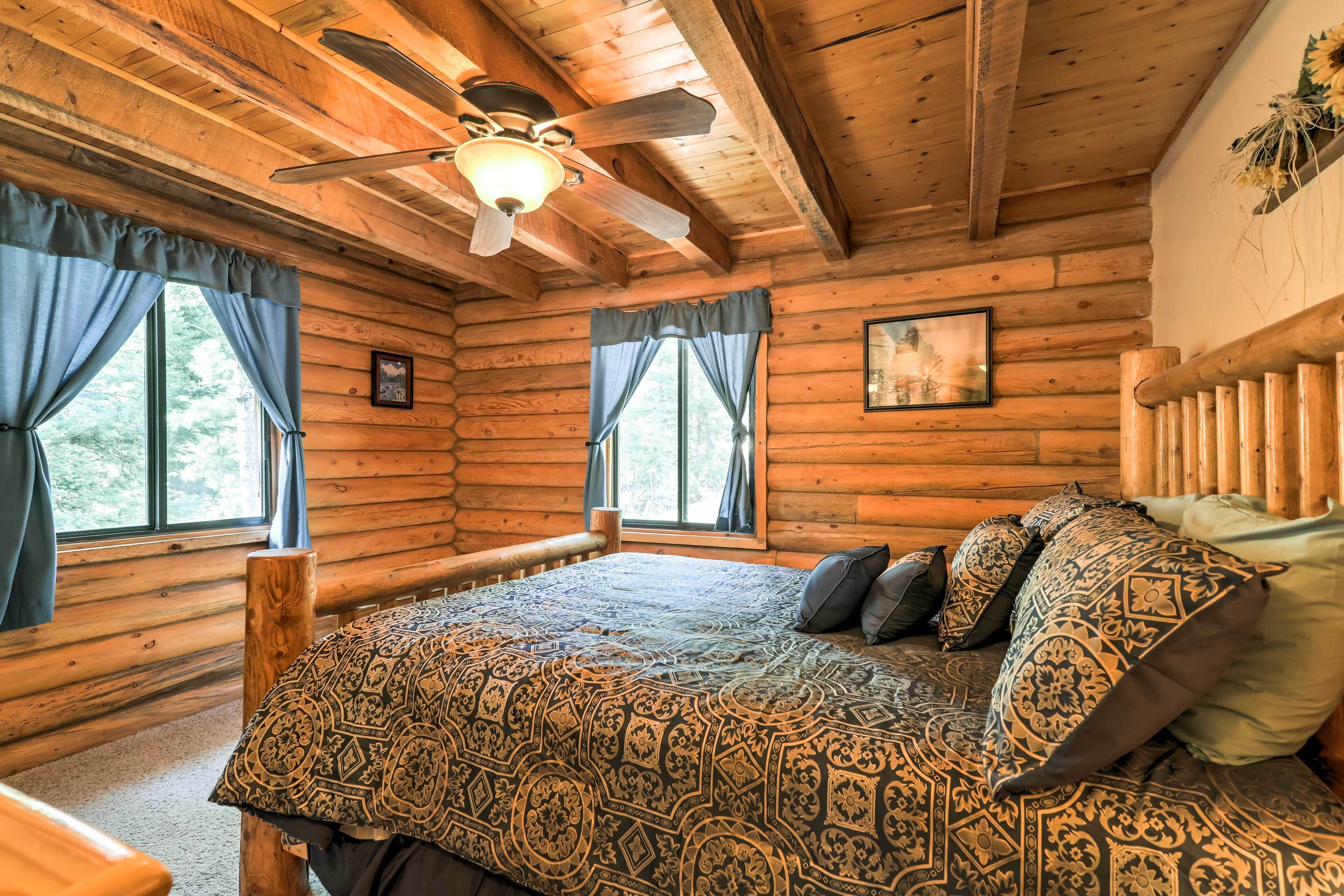 Cozy Utah Cabin w/ Pool Table, Deck & Fire Pit!