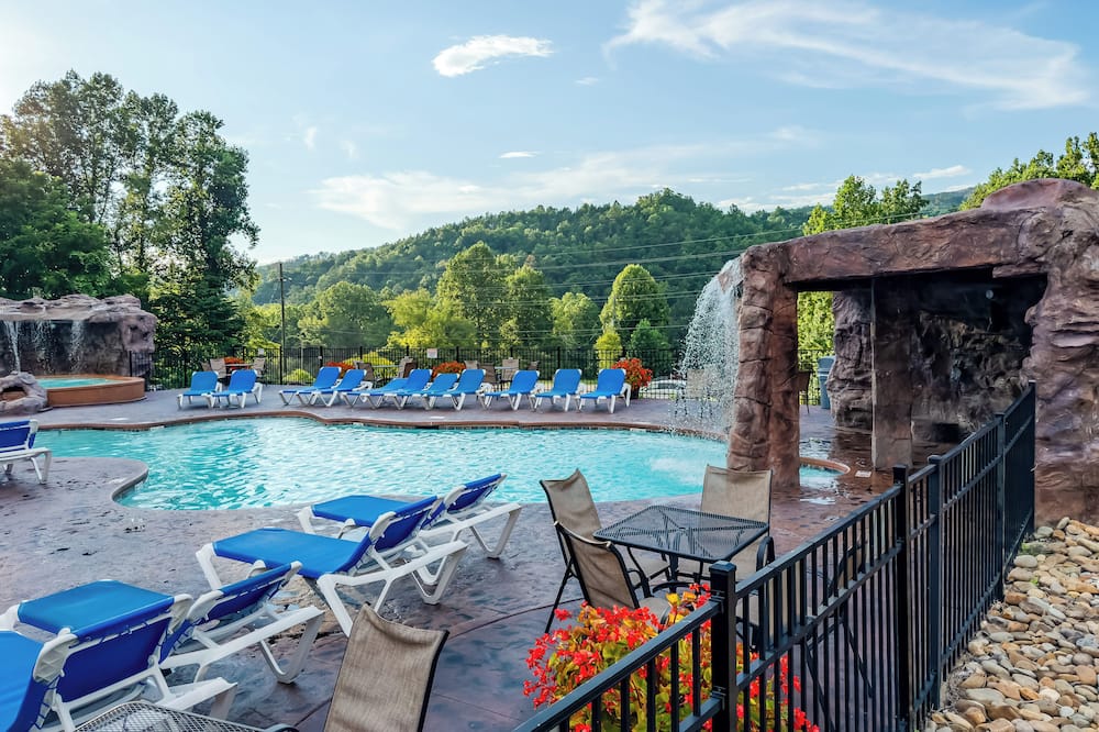 Gatlinburg Mountain Cabin: 4 Mi to National Park! - Devils Den, TN