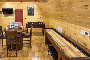 Interior - Gatlinburg Mountain Cabin: 4 Mi to National Park! (Gatlinburg)