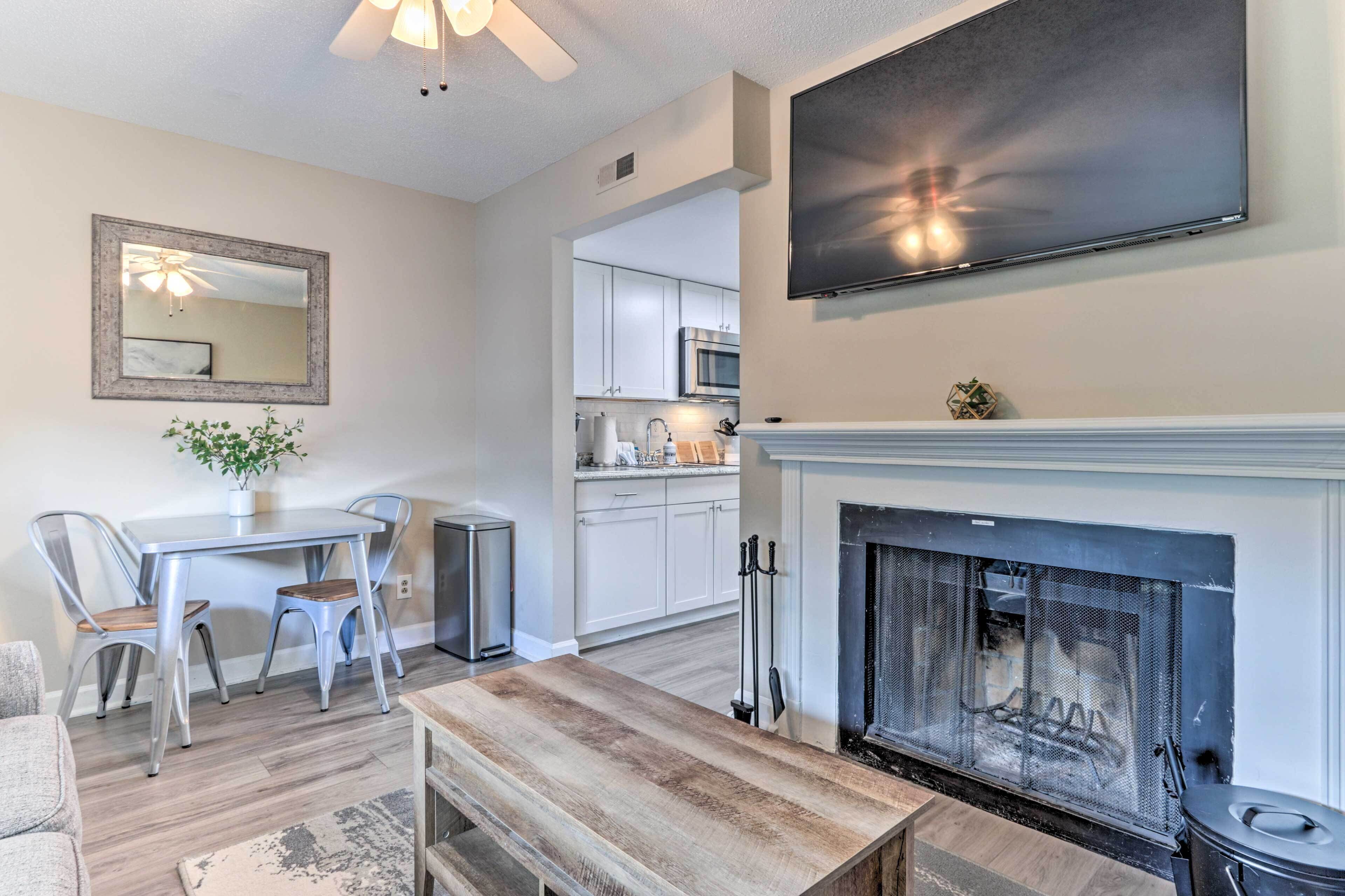 Gatlinburg Condo w/ Pool Access - Walk Dtwn!