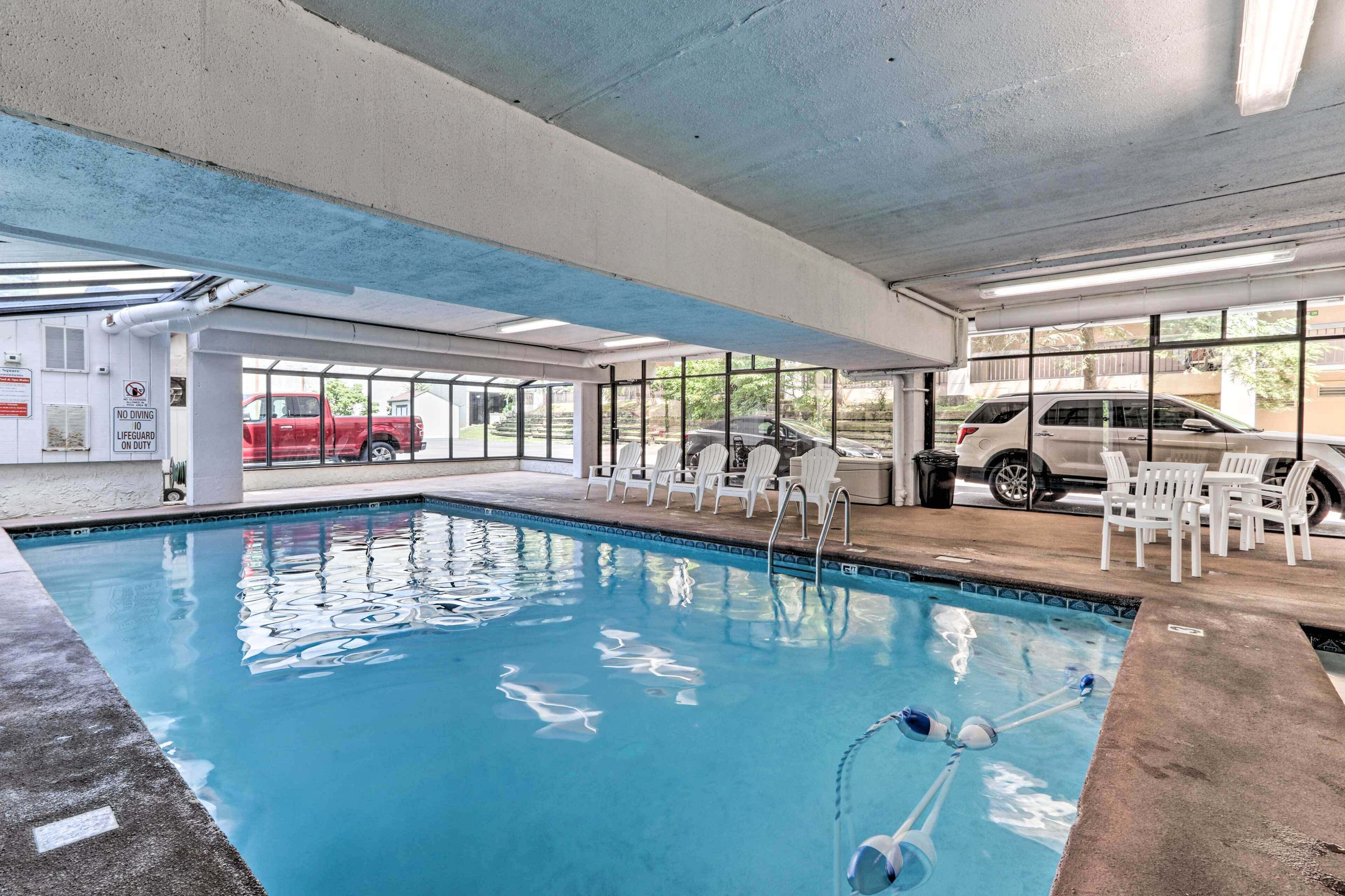 Gatlinburg Condo w/ Pool Access - Walk Dtwn!