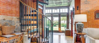 Downtown Essex Apartment - Steps to River!