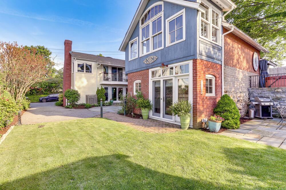 Downtown Essex Apartment - Steps to River! - Madison, CT