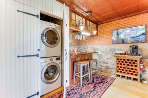 Apartment (1 Bedroom) | Interior - Downtown Essex Apartment - Steps to River! (Essex)