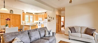 7 Mi to National Park: Grand Lake Condo w/ Deck!