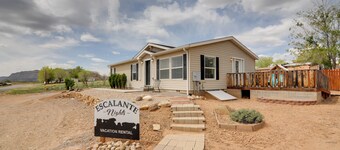 Utah Retreat - Hot Tub, Deck & Near National Parks