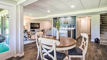 House (5 Bedrooms) | Interior