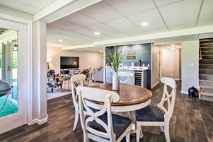 House (5 Bedrooms) | Interior