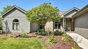 House (5 Bedrooms) | Interior