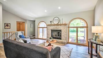 House (5 Bedrooms) | Interior