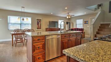 House (3 Bedrooms) | Interior