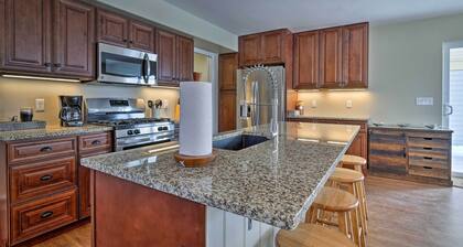 30 Mi to Crested Butte: Dog-friendly Home By River