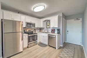 Apartment (2 Bedrooms) | Private kitchen - Gulf Shores Condo w/ Resort-style Amenities! (Gulf Shores)