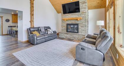 3 Mi to Bear Lake & Marina! Spacious Group Getaway