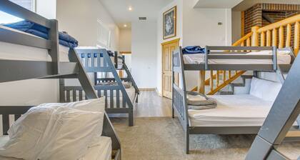 Garden City Getaway w/ Mountain & Lake Views!
