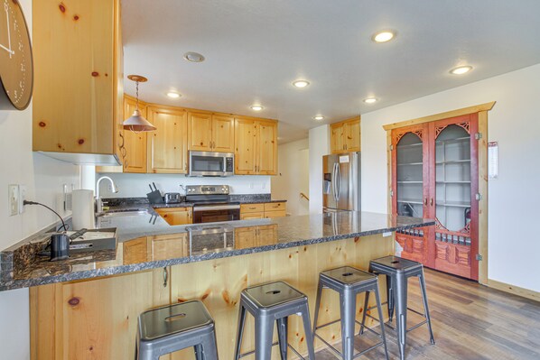 House (3 Bedrooms) | Interior